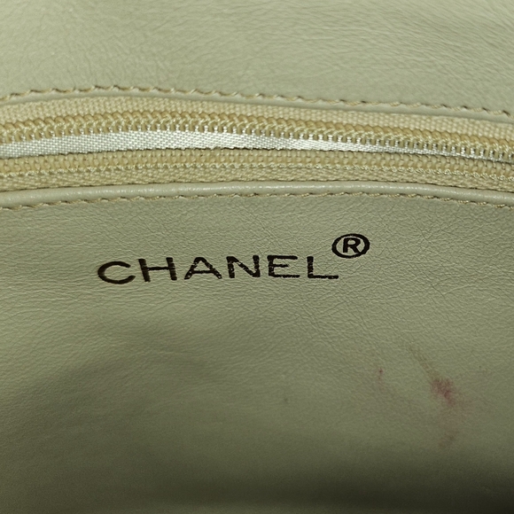 🐻 Chanel Camera Bag 🐻 - Picture 9 of 13